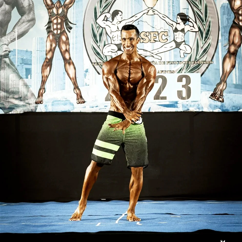 Cesar Lombardo -4 - Fisicoculturista - Talento El Salvador - Pupusa Tour