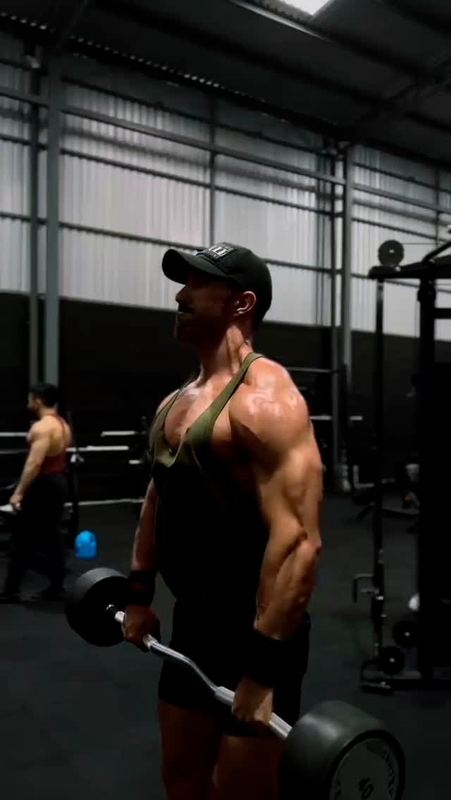 Cesar Lombardo - 5 - Fisicoculturista - Talento El Salvador - Pupusa Tour